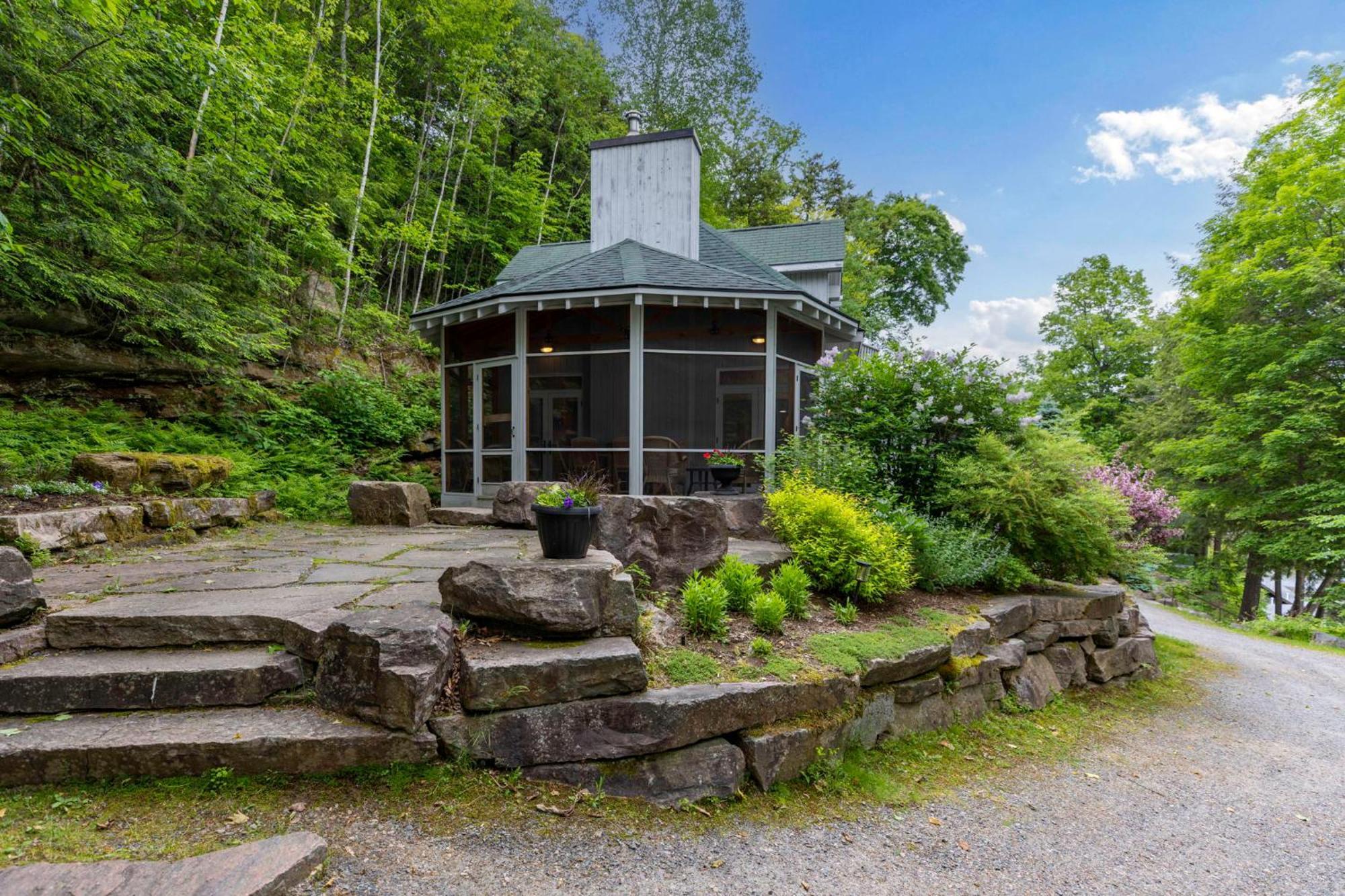 Port Cunnington Lodge Dwight Exterior photo